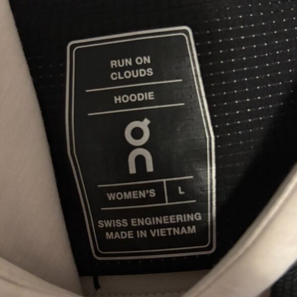 On Running Hoodie - Picture 5 of 6